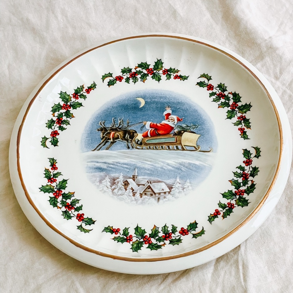 Vintage Wedgwood Santa plate 10”
